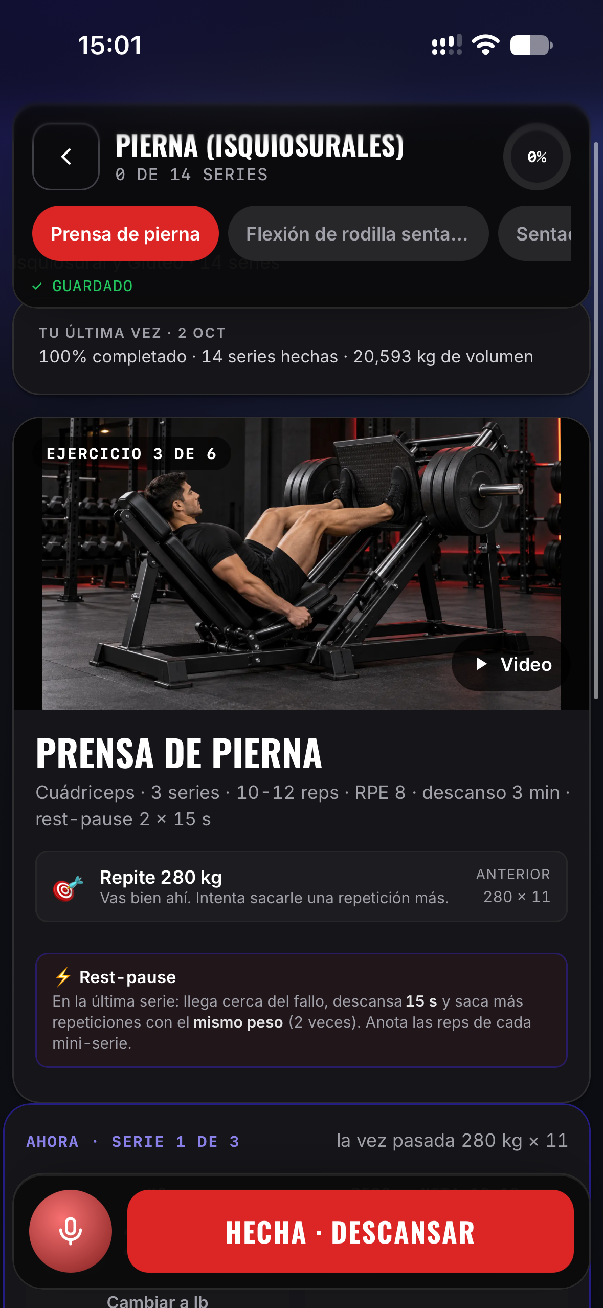 Captura real de la sesión de entrenamiento en el teléfono, con foto de prensa de pierna, series y carga